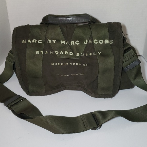 Marc Jacob's S.S. Small Messenger Bag - Picture 5 of 8